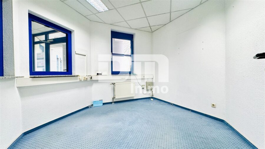 Vielseitiger Gewerbekomplex Halle + Büro / Freifläche - Top Infrastruktur direkt am A44 / A49 Kreuz - EG Empfang Büro